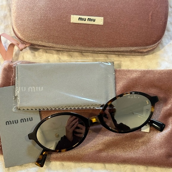 Miu Miu round tortoiseshell sunglasses - Picture 7 of 10